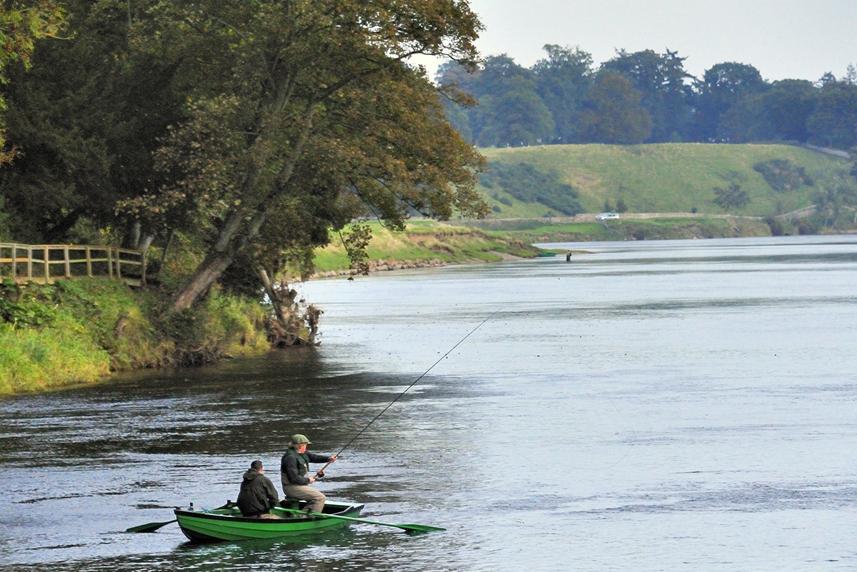 Milne-Graden-Fishing-River-Tweed-anglers-Boat-