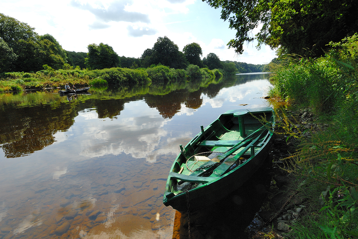 Milne-Graden-Fishing-River-Tweed-Boat-with-anglers