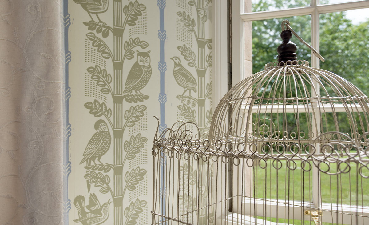 Milne-Graden-Holiday-Cottages-Hamilton-House-Monkeys-and-Birds-wallpaper-in-window